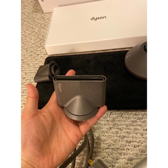 [Sold] Dyson Supersonic Hair Dryer Gold Gifit Edition - Picture 5 of 12